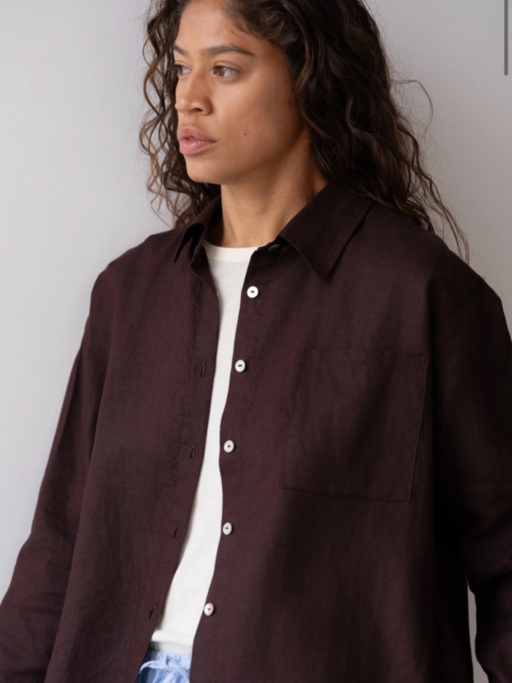 DONNI The Linen Relaxed Shirt in Espresso - Picture 5 of 9